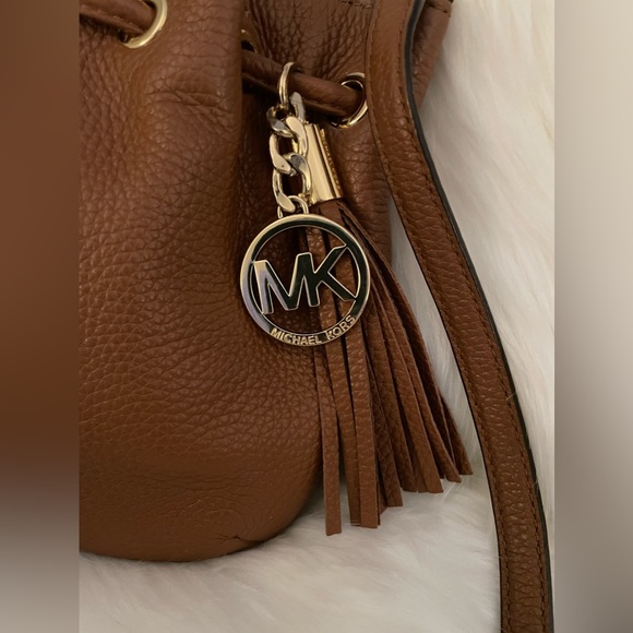 Michael Khors Crossbody with Tassel - Picture 6 of 11